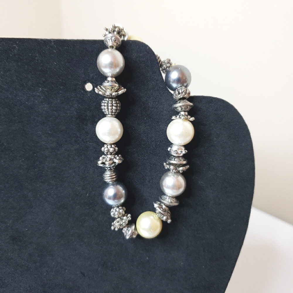 Handcrafted Pearl Elastic Bracelet